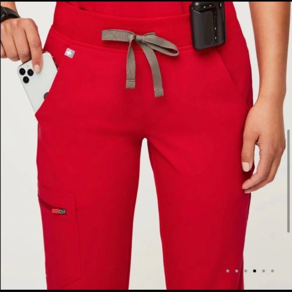 FIGS ZAMORA TALL JAGGERS SCRUB PANTS IN POP RED - Picture 4 of 8